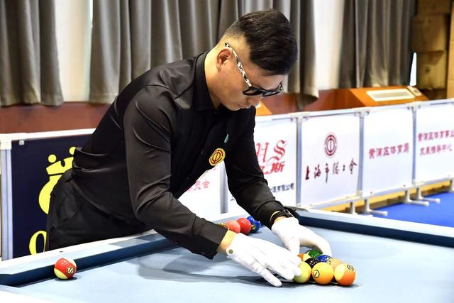 许多球迷和 许多球迷和